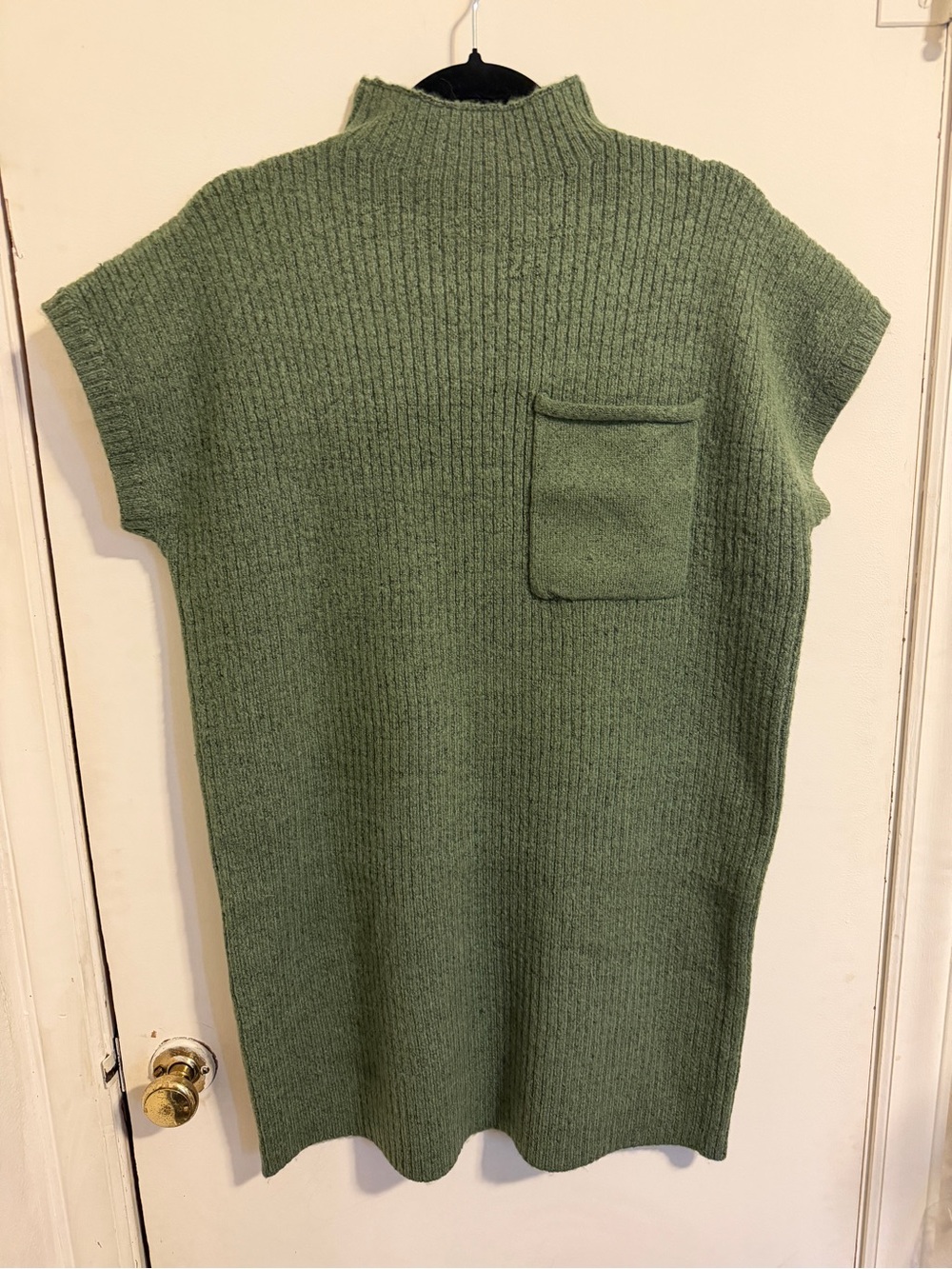 Zenana Outfitters Olive Green Ribbed Mock Neck Sleeveless Sweater Size Small New